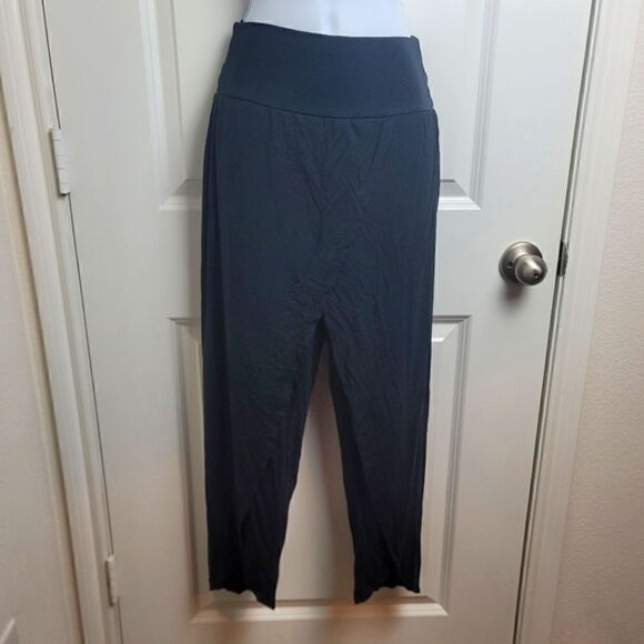 ATHLETA Release Flowy Capri - Picture 1 of 12